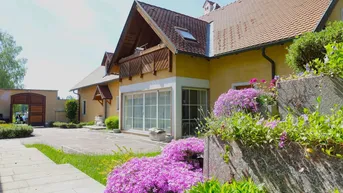 Expose GROSSZÜGIGES WOHNHAUS IM STIL EINES DREISEITHOFES MIT NEBENGEBÄUDE, INNENHOF UND SANIERUNGSBEDÜRFTIGEM POOL - WALDVIERTEL