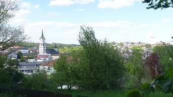 Expose WOHNHAUS MIT GROSSEM GARTEN IN ZENTRALER STADTLAGE - AUSBLICK AUF DIE STADT