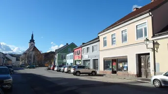 Expose GRÄUMIGES STADTHAUS MIT NEBENGEBÄUDEN UND INNENHOF - LITSCHAU AM HERRENSEE - WALDVIERTEL
