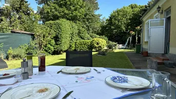 Expose Herrliche Altbauvilla - absolute Grünruhelage - 190 m² Wfl. - 1.100 m² Garten mit Pool