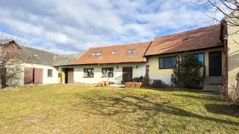 Expose DREIKANTHOF IN ZENTRALER GRÜNLAGE - 1.300 m² Grundfläche - 180 m² Scheunen
