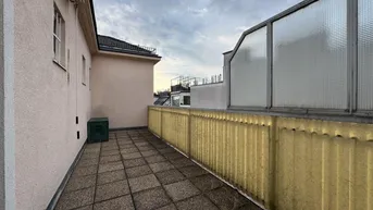 Expose MÖBLIERTE SINGLEWOHNUNG MIT SONNIGER DACHTERRASSE - nahe Währinger Straße