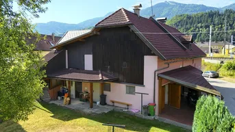Expose Sonniges Zuhause mit Potenzial – Haus mit Stadl, Garten und Top-Anbindung in Arnoldstein