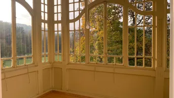 Expose Wohnen in einer Villa! - 100 m² Mietwohnung mit ca. 6.000m² Garten zur Mitbenutzung - Nähe Langenlois