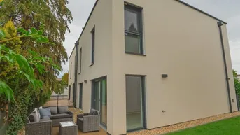 Expose Familientraum vor den Toren Wiens – Belagsfertige Doppelhaushälfte mit Garten, Terrasse &amp; 2 Stellplätzen!