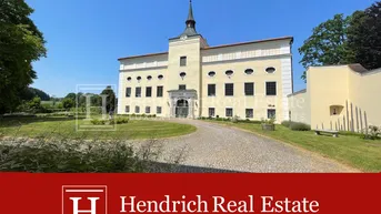 Expose Repräsentatives Barockes Wohnschloss - zusätzlich erwerbbare Gebäude und Grundfläche