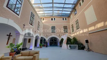 Expose Saniertes 2.200 m² Wohnschloss mit Potential am Wiener Stadtrand - 5 Hektar Park