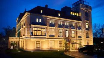Expose Saniertes 2.200 m² Wohnschloss mit Potential am Wiener Stadtrand - 5 Hektar Park