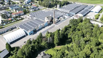 Expose Industriehalle mit 45000 m² Teilflächen möglich/ Pro m² €4 Netto