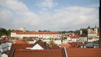 Expose Charmante 2,5-Zimmer-Dachgeschoßwohnung in zentraler Lage, Miete 4400 Steyr