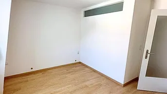 Expose STEYR. Erstbezug! Moderne Wohnung mit Einbauküche, Parkplatz &amp; Zentralheizung!
