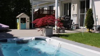 Expose "SPLISH SPLASH" / ECK-REIHENHAUS MIT POOL!