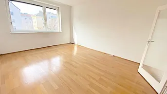 Expose PROVISIONSFREI! UNSANIERTE 3-ZIMMER WOHNUNG BEIM COLOSSEUM21!