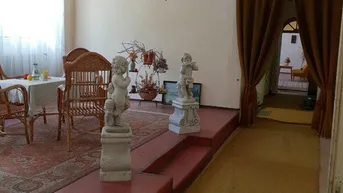 Expose Historisches Schloss mit Nebengebäude zu verkaufen!!