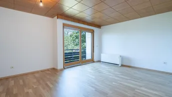 Expose ++ Schöne 3 Zimmer Wohnung mit Loggia, Parkplatz und Kellerabteil ++