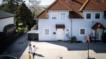 Expose ++ Charmantes Eckreihenhaus - 4 Zimmer, Garten, Terrasse und Keller! ++