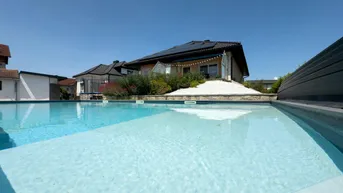 Expose Platz für die ganze Familie – Photovoltaikanlage mit 21,12 kWp - mit Pool, Fußballplatz &amp; Wohnkomfort auf allen Ebenen