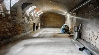 Expose Attraktive Geschäftsfläche mit historischem Charme und vielseitigem Potenzial