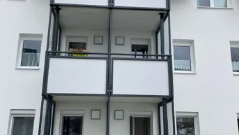 Expose Helle 2 Zimmerwohnung für Senioren mit kleiner Loggia