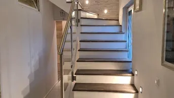 Expose K3 - ARBEITEN UND WOHNEN. Großes Wohnhaus mit eleganter und hochwertiger Ausstattung in ruhiger Lage. Topp Wohnqualität. Große Parkfläche vorhanden. TOLLER PREIS.