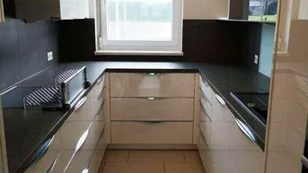 Expose K3 - GLÜCKLICH WOHNEN. Großzügiges Endreihenhaus in Stadtnähe. Hochwertige Ausstattung, große Grünfläche, 2 Terassen, 2 Bäder, Fußbodenheizung. Aussichtslage.