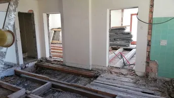 Expose K3 - Entkerntes Haus mit Umbaugenehmigung und Garten