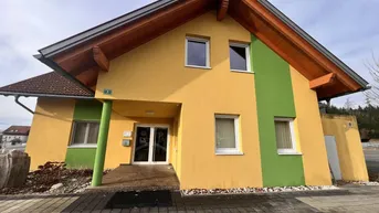 Expose ++schönes Geschäftshaus - barrierefrei im EG - mit Carport für 6 PKW und vielen Stellplätzen in zentraler Lage++