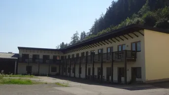 Expose GÄSTEHAUS mit 17 abgeschlossenen Appartements zu vermieten!
