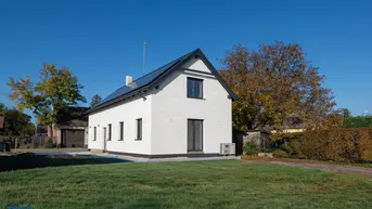 Expose Energiebewußt: Neuwertiges Einfamilienhaus mit großem Garten