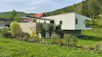 Expose Exklusive Architektenvilla: Wohnen im Einklang mit der Natur