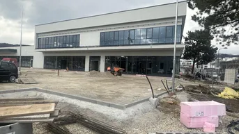 Expose Neubau | Moderne Gewerbefläche direkt beim Auhof-Center