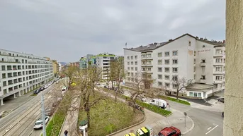 Expose Sanierungsbedürftige 2-Zimmerwohnung mit Blick auf den Erich-Auer-Park