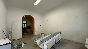 Expose Sanierungsbedürftige 3-Zimmer-Wohnung in zentraler Lage