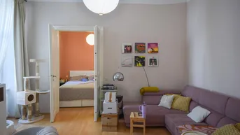 Expose Ruhelage: Schöner 2-Zimmer-Altbau mit Blick in den grünen Hinterhof