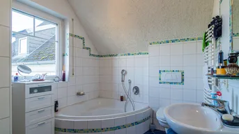 Expose Einziehen &amp; Wohlfühlen – Modernes Einfamilienhaus mit Pool &amp; Wintergarten in Oftering