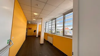 Expose Gleisdorf: 3 Monate mietfrei &amp; provisionsfrei – Erstklassiges Büro mit Parkplätzen in hervorragender Lage!