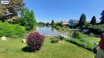 Expose RUHELAGE mit unschlagbarem Preis !!! 1.300m² DIREKT am Wasser! sanierungsbedürftiges Haus! Mietgrund