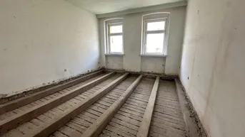 Expose UNSANIERTE ALTBAUWOHNUNGEN NÄHE AUGARTEN!