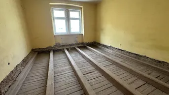 Expose UNSANIERTE ALTBAUWOHNUNGEN NÄHE AUGARTEN!
