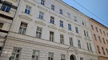 Expose UNSANIERTE ALTBAUWOHNUNG NÄHE AUGARTEN!
