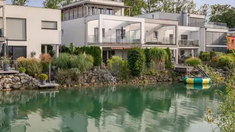 Expose Wohnen, wo andere Urlaub machen - Traumhaus mit direktem Seezugang