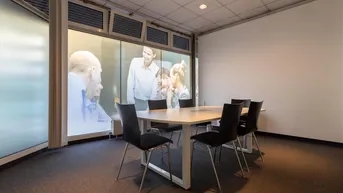 Expose All-inclusive-Zugang zu Coworking-Bereiche in Regus Cityport 11
