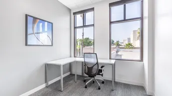 Expose Privater Büroraum für 2 Personen in Regus Messecarree 