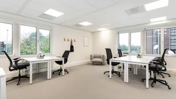 Expose Beziehen Sie einsatzbereite Großraumbüros für 15 Personen in Regus Promenade 