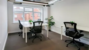 Expose Privater Büroraum für 3 Personen in Regus Hall Haus