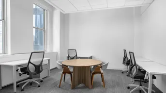 Expose All-inclusive-Zugang zu professionellen Büroräumen für 3 Personen in Regus Airport West 