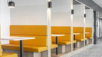 Expose Zugang zu professionellen Coworking-Bereichen in Regus DC Tower