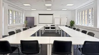 Expose Privater Büroraum für 3 Personen in Regus Promenade 
