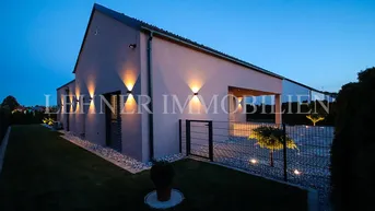 Expose * Erstbezug in Dobl * Mediterranes Refugium * Hochwertiger Bungalow mit mediterranem Flair und einem Olivenbaum im Herzen des Lichthofs *