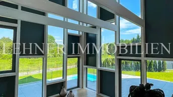 Expose *** TOBELBAD - LUXUS CHALET MIT BEEINDRUCKENDER GALERIEHÖHE IN IDYLLISCHER WALDRANDLAGE ***